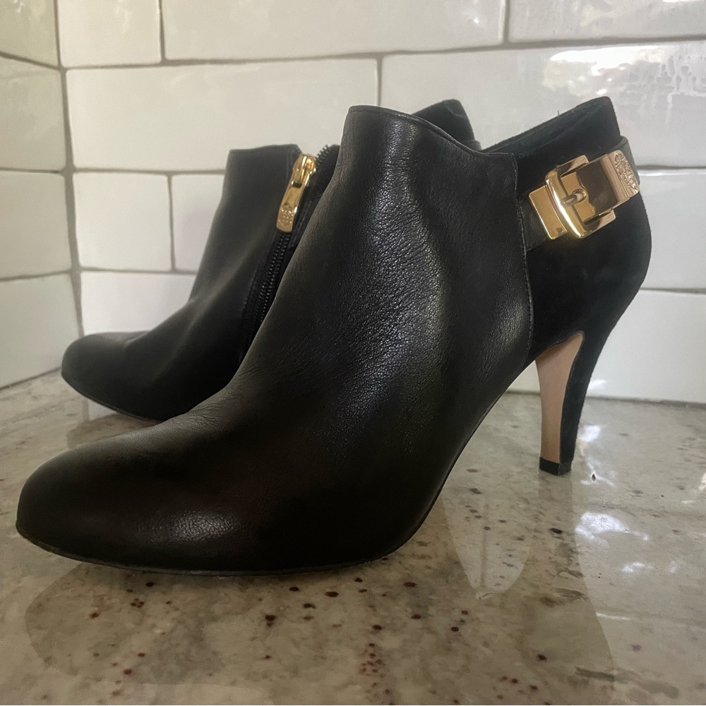 Knockout Vince Camuto classic leather suede booties!